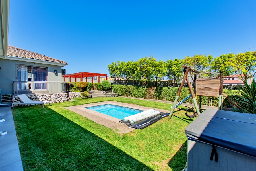 5 Bedroom Property for Sale in Myburgh Park Western Cape